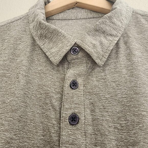 Vuori Polo Shirt Mens Medium Gray Heather Performance Golf 3 Button Tech V188 - Picture 3 of 8